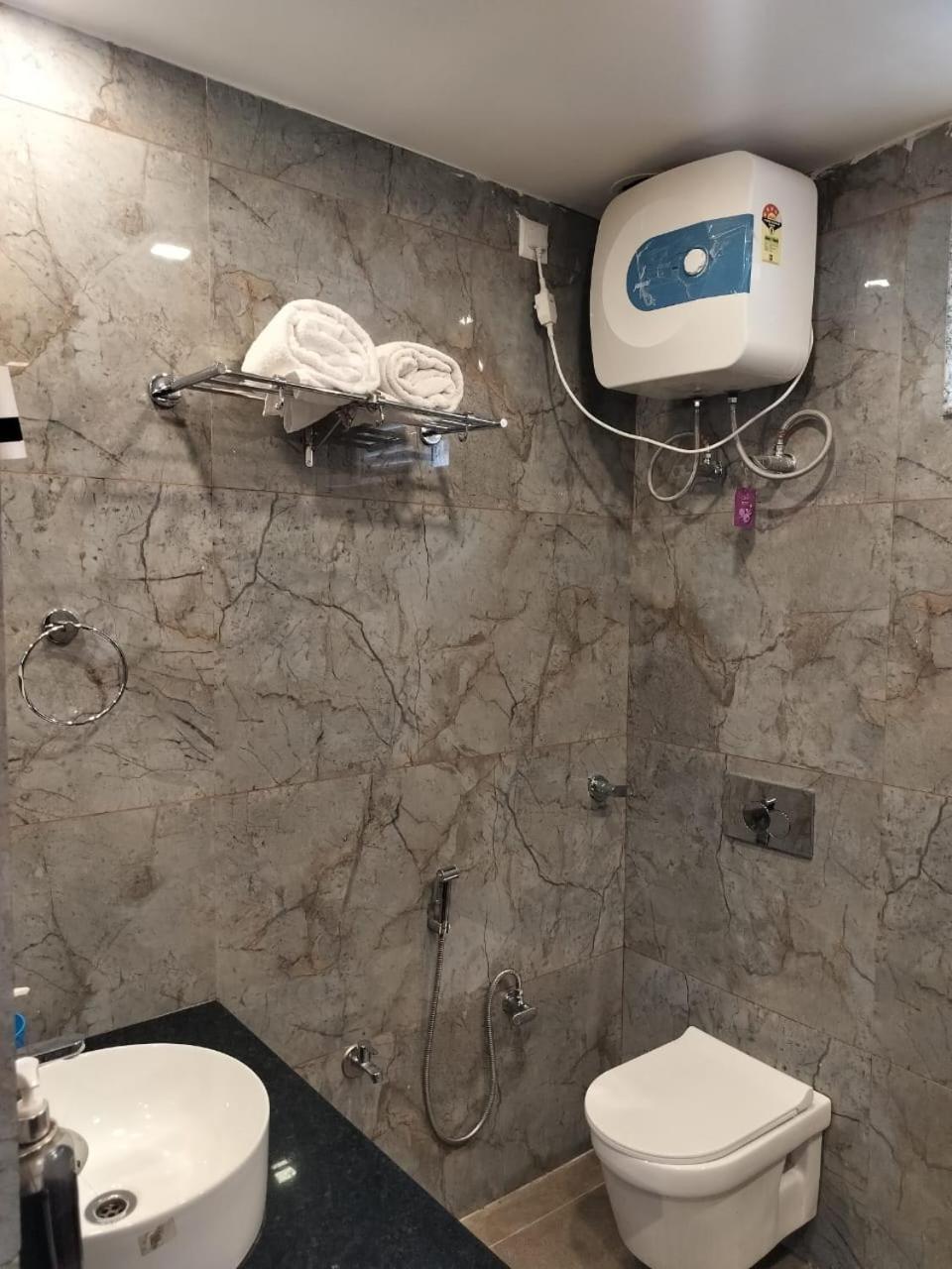 The Aesthetic Hotel & Restaurant Bhīm Tāl エクステリア 写真
